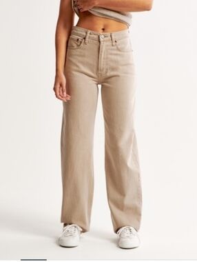 Abercrombie Ultra High-Rise 90s Straight Leg Jeans in Beige